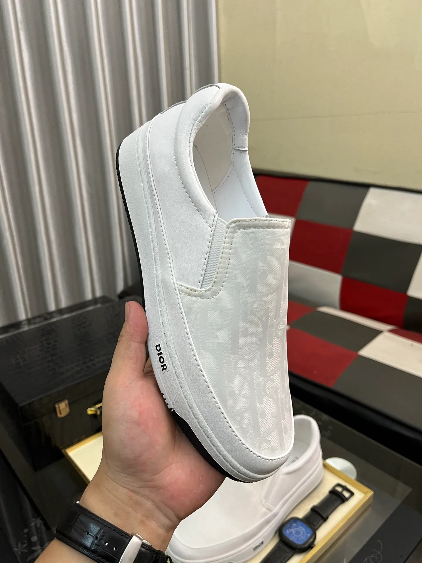 Men's men's shoes 💰420⌚️⌚️Dior unique modern style sneakers. Counter purchasing 🏃casual leather shoes😍😍 original cowhide leather imported from Italy (refuses to discolor and grind feet) soles: original soles specially provided by the original factory, super cool😍 lace up and walk with wind👍 style design ⚠️ super comfortable and wear-resistant original soles. Code number: 38-444️⃣Colors available